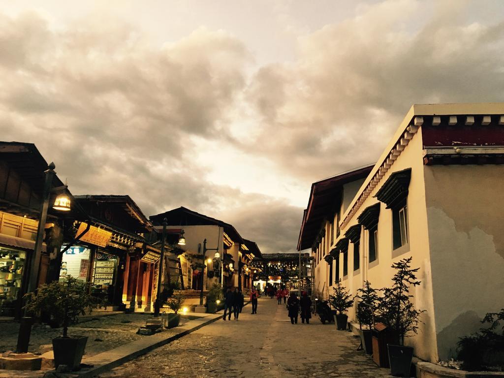 Jiumi Snow Mountain Original Art Hotel شانغريلا المظهر الخارجي الصورة